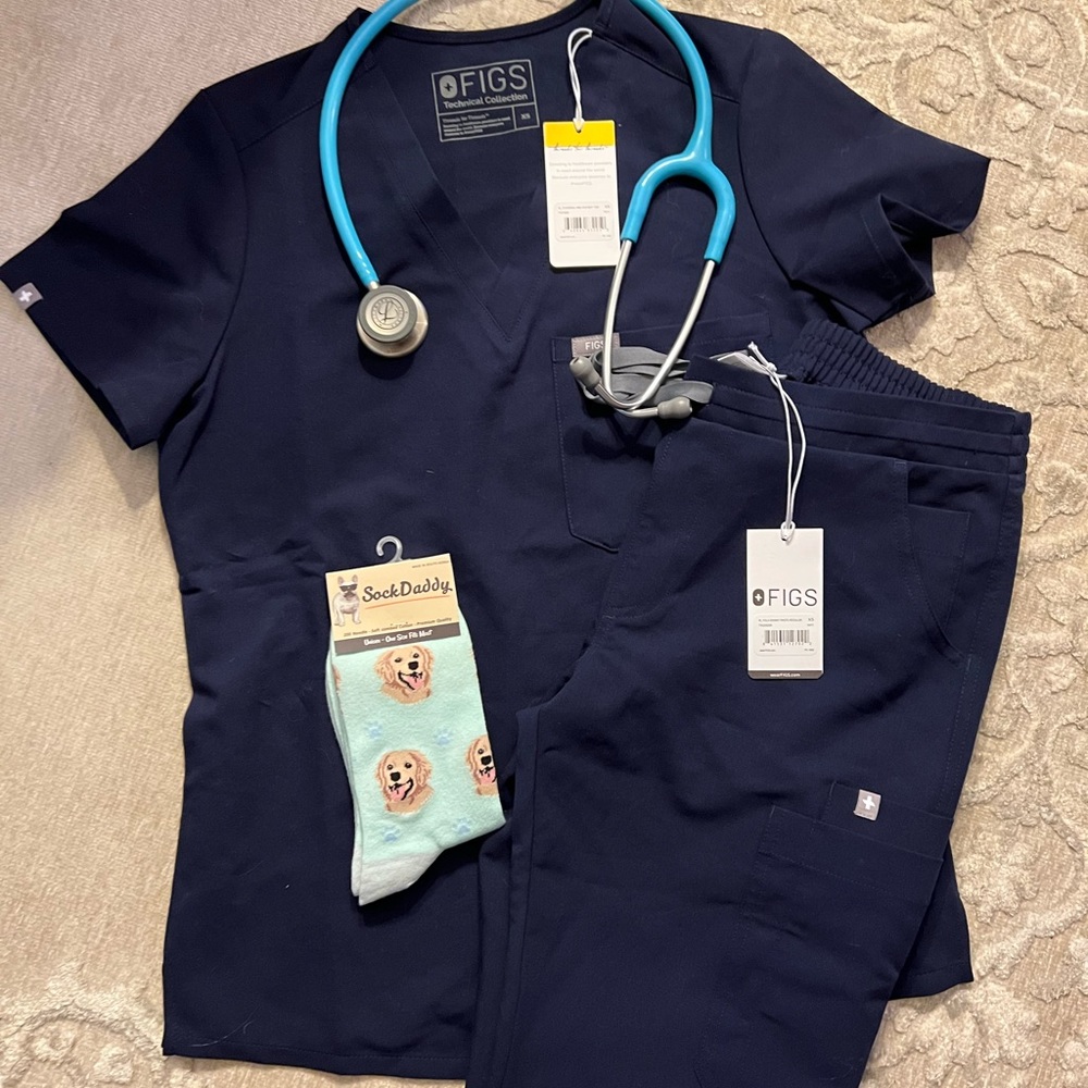 FIGS Scrubs Set. NWT ✨